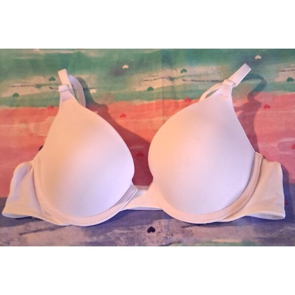 PINK Victoria's Secret Pure White 32A Wear Everywhere Push Up Bra VS NWT - Picture 1 of 5